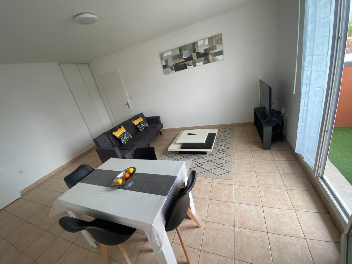 Appartement Proche Du Centre بوتون المظهر الخارجي الصورة